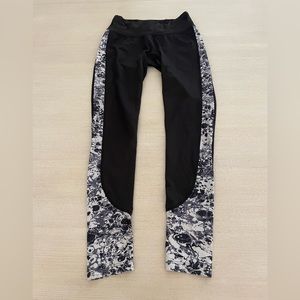 PRISMSPORT Black Leggings with Marble Side Panels. Size Small. Inside pocket.